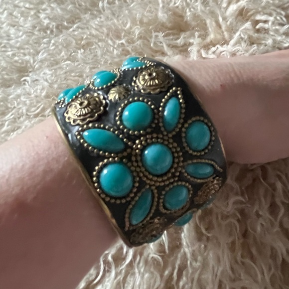 Beautiful Turquoise & Gold Bangle Bracelet - Picture 1 of 6